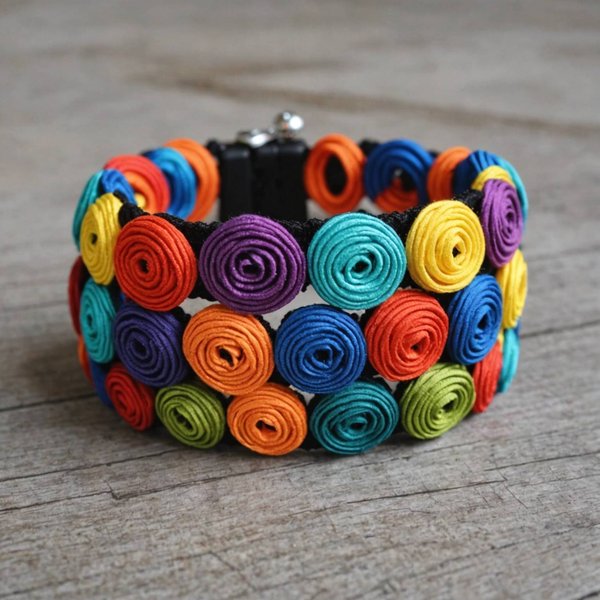 Guide Complet pour Créer un Bracelet en Tissu Multicolore Idéal pour Tout Événementiel